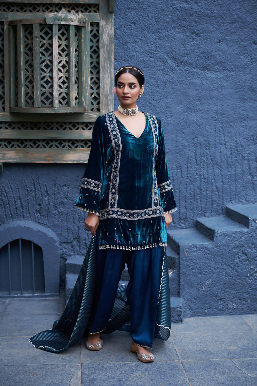 Tissue Kurta with Velvet Dupatta Black Thread Co 2