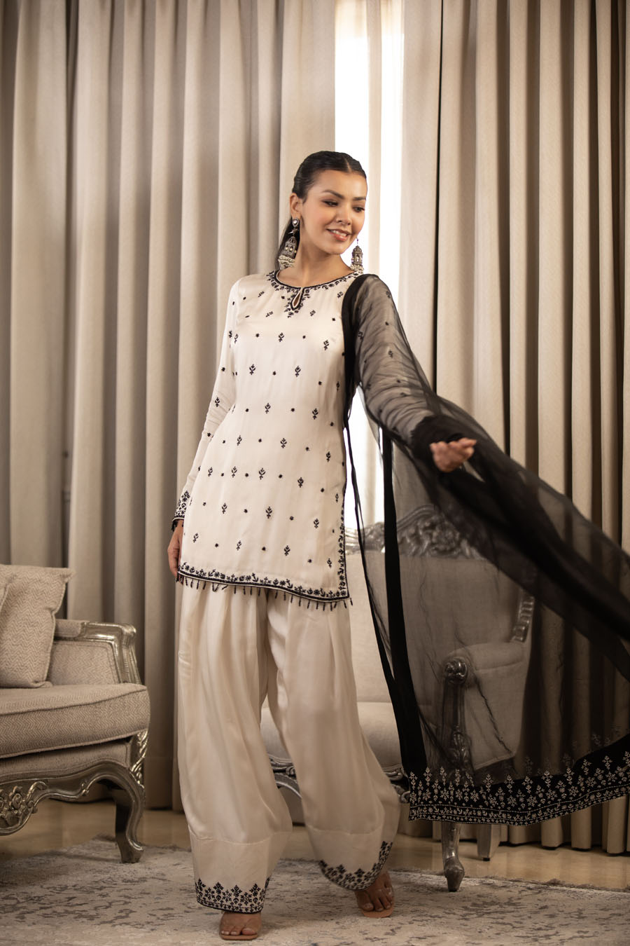 Siyah Embroidered Kurta Bell Bottom Set Black Thread Co 2