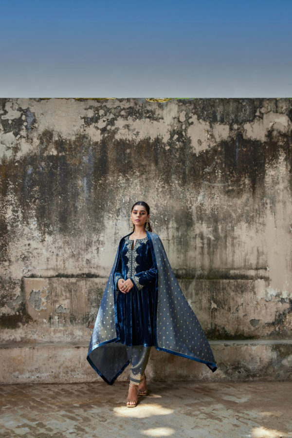 Short Kalidaar with Pakistani Salwar and Dupatta Black Thread Co