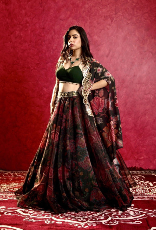 Naisha Lehenga Set Black Thread Co
