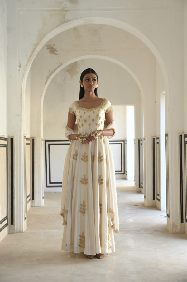 Ivory Cap Sleeve Floral Butti Embroidered 12 Kali Anarkali With Dupatta Black Thread Co Ivory Cap Sleeve Floral Butti Embroidered 12 Kali Anarkali With Dupatta Black Thread Co