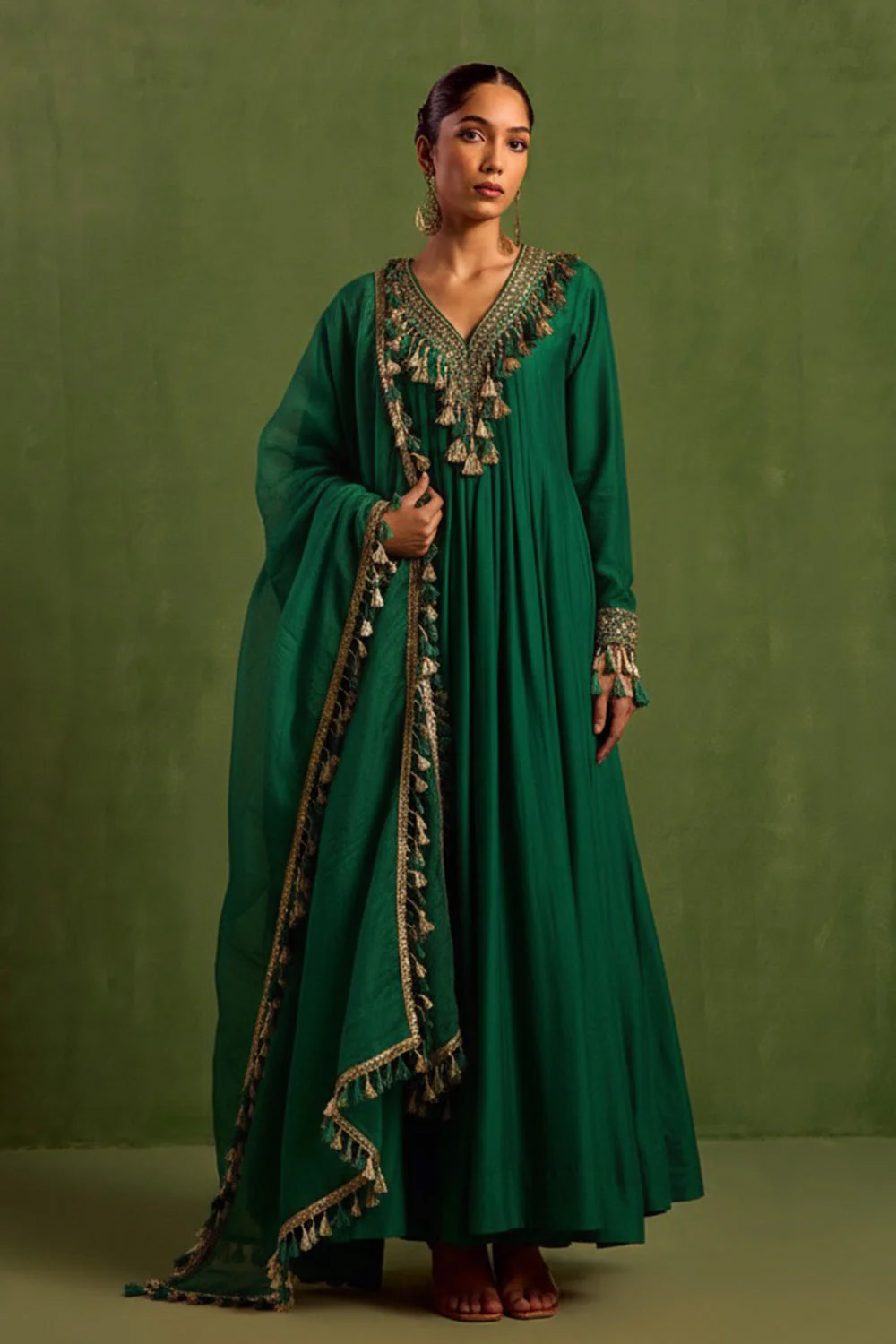 Green Chanderi Silk Hand Embroidered Kurta Set Black Thread Co