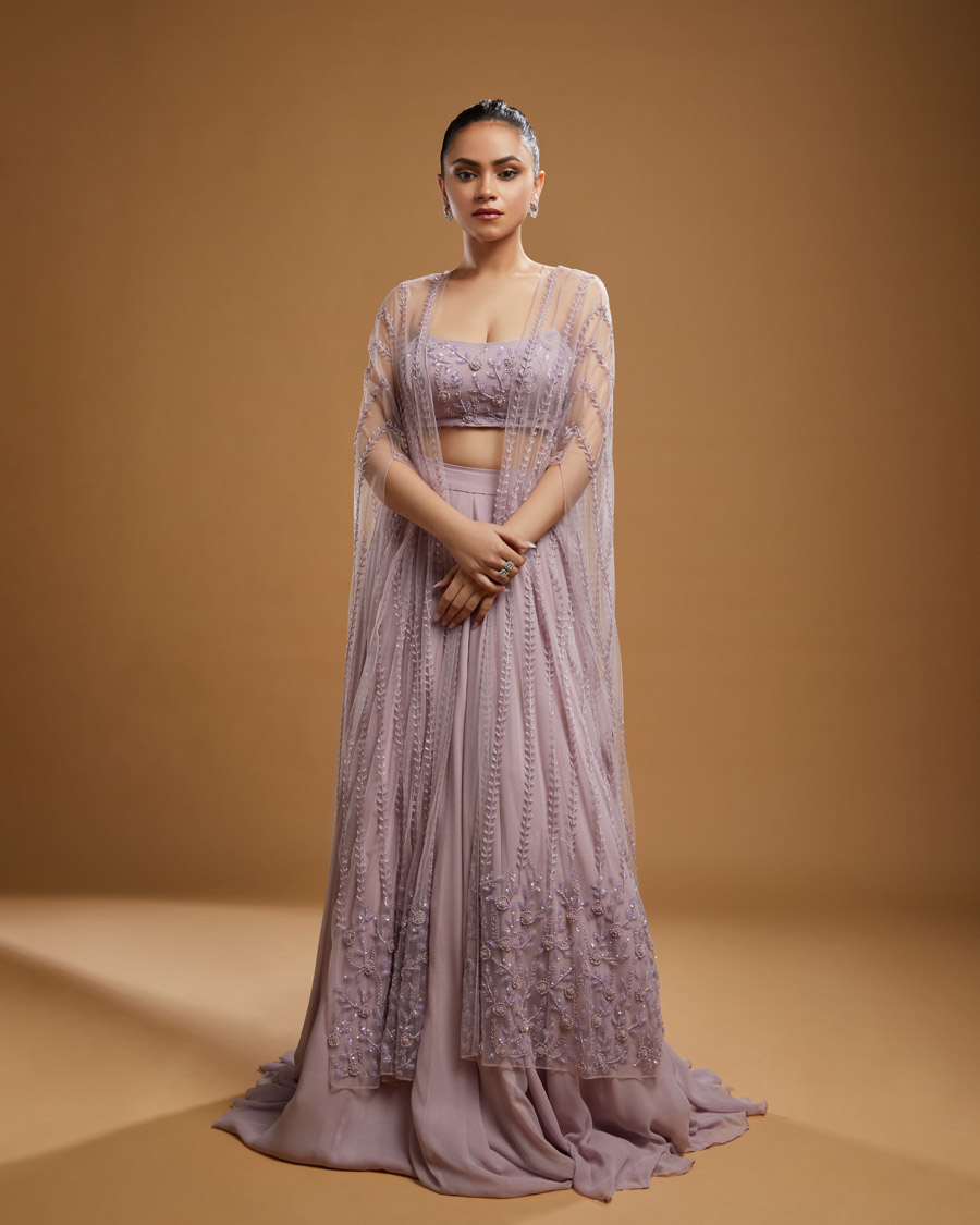 DELPHINE Black Thread Co