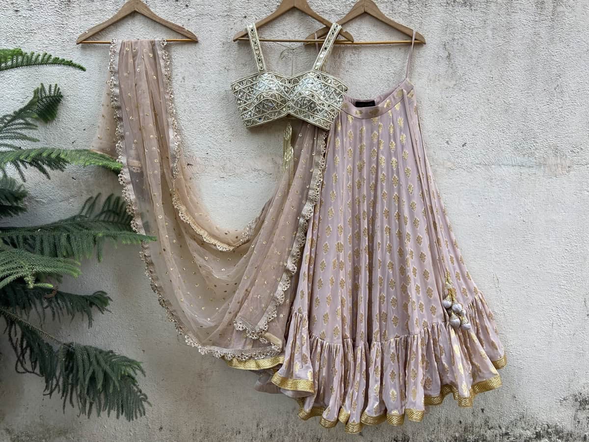 Red And Gold Raw Silk Lehenga Set With Ombre Dupatta Black Thread Co 2